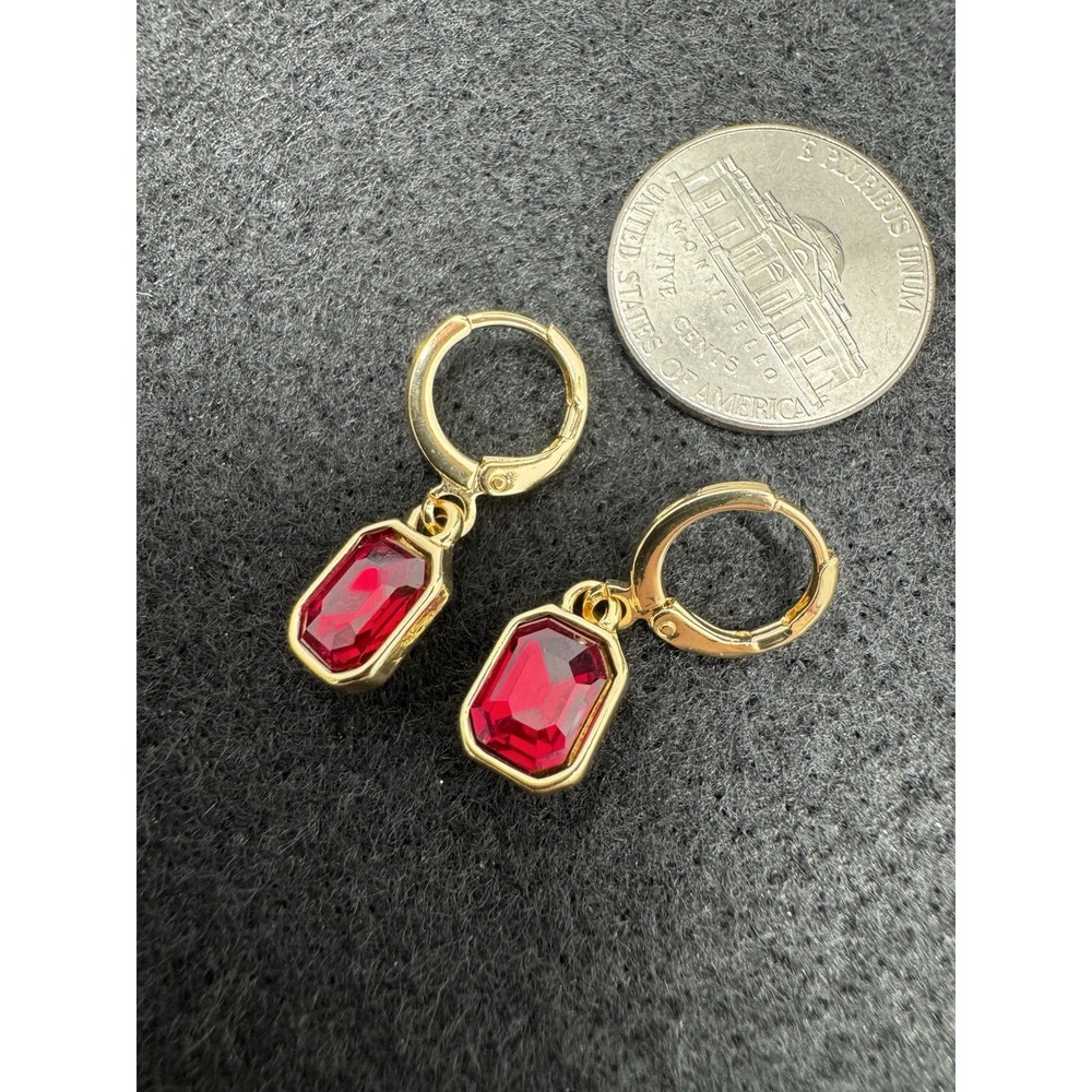 Ruby Red Crystal Dangle Earrings Gold Tone Leverback Emerald Cut NEW